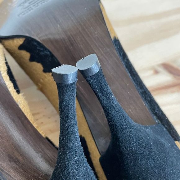 Stuart Weitzman Tan & Black Holstein Calf Hair Suede trim Round Toe Stiletto Hee - Picture 10 of 11